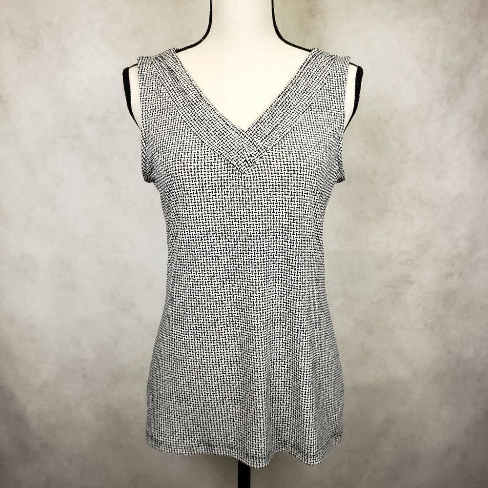 Banana Republic sleeveless V neck loose fit top S